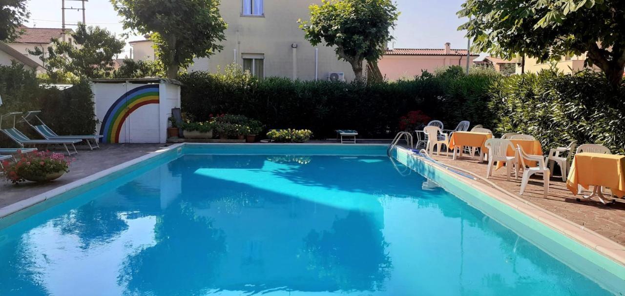 Hotel Garden B&B Marotta Dış mekan fotoğraf