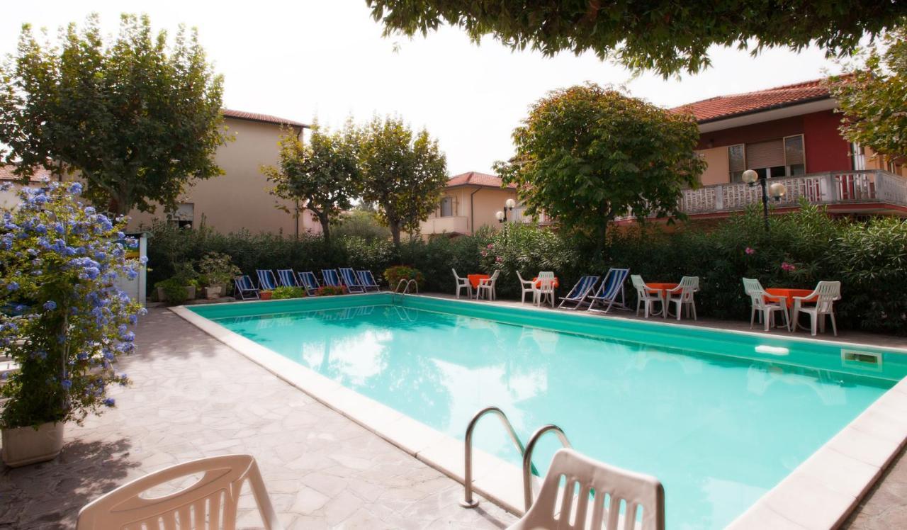 Hotel Garden B&B Marotta Dış mekan fotoğraf