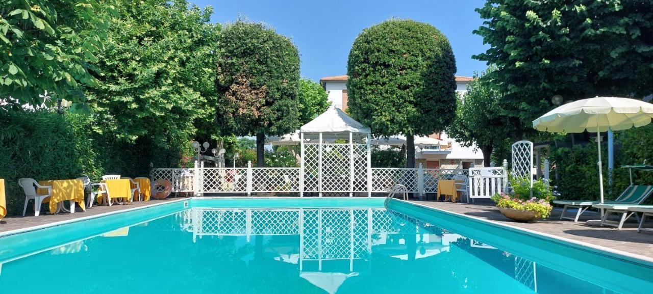 Hotel Garden B&B Marotta Dış mekan fotoğraf
